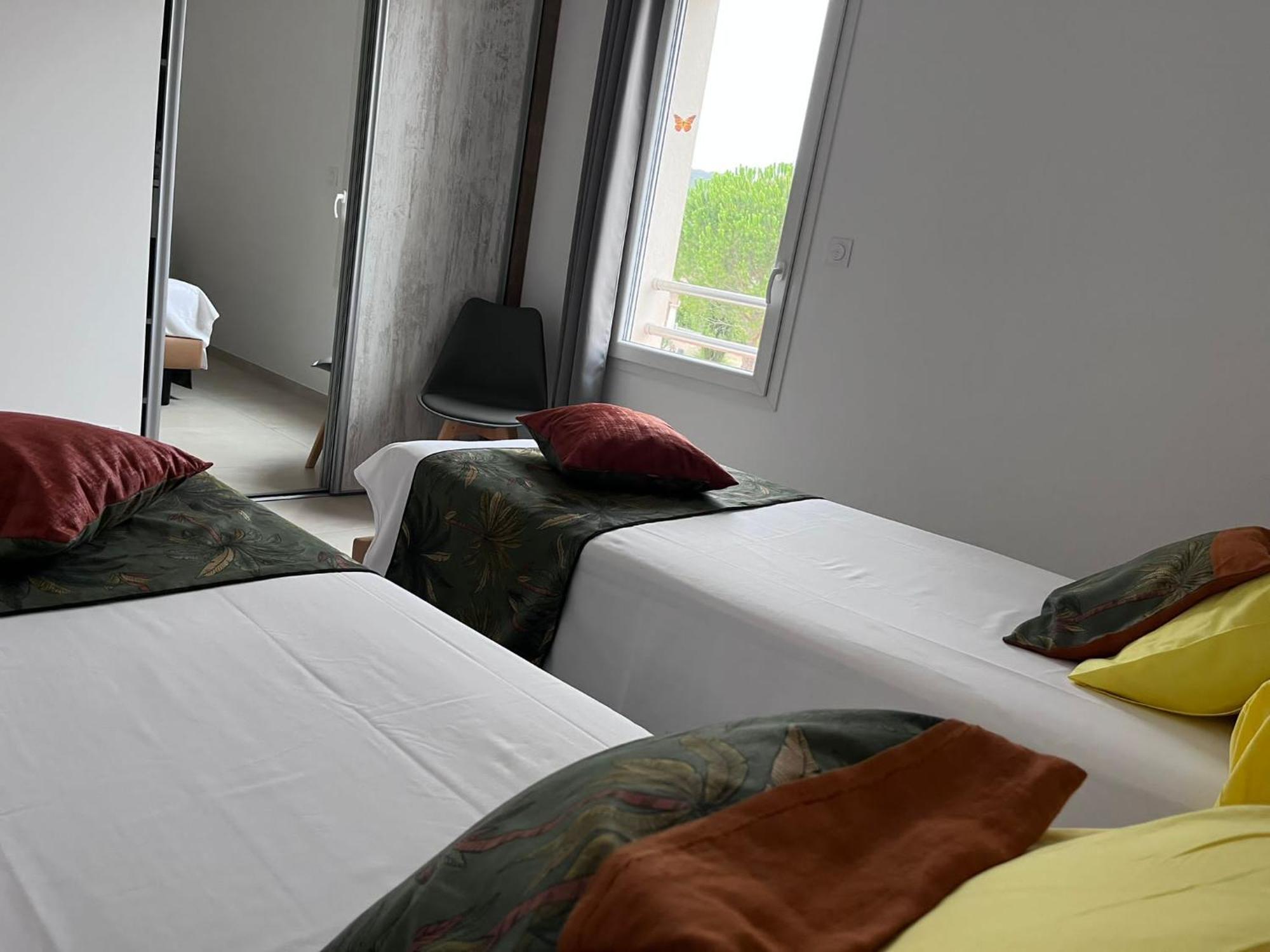 Val Des Bruyeres - Gite 15Mn Pezenas Avec Terrasse Et Cour Close - Parking Privatif Securise - Wifi Ftth Gratuit Neffies Eksteriør bilde